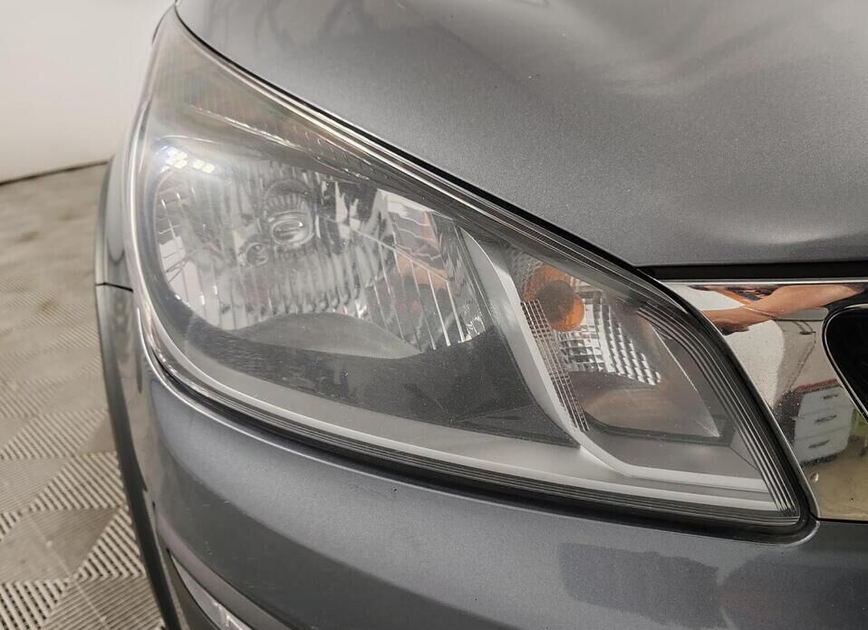 Kia Rio X-Line 1.6 AT (123 л.с.)