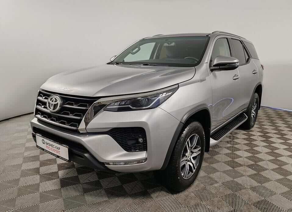 Toyota Fortuner 2.8d AT (200 л.с.) 4WD