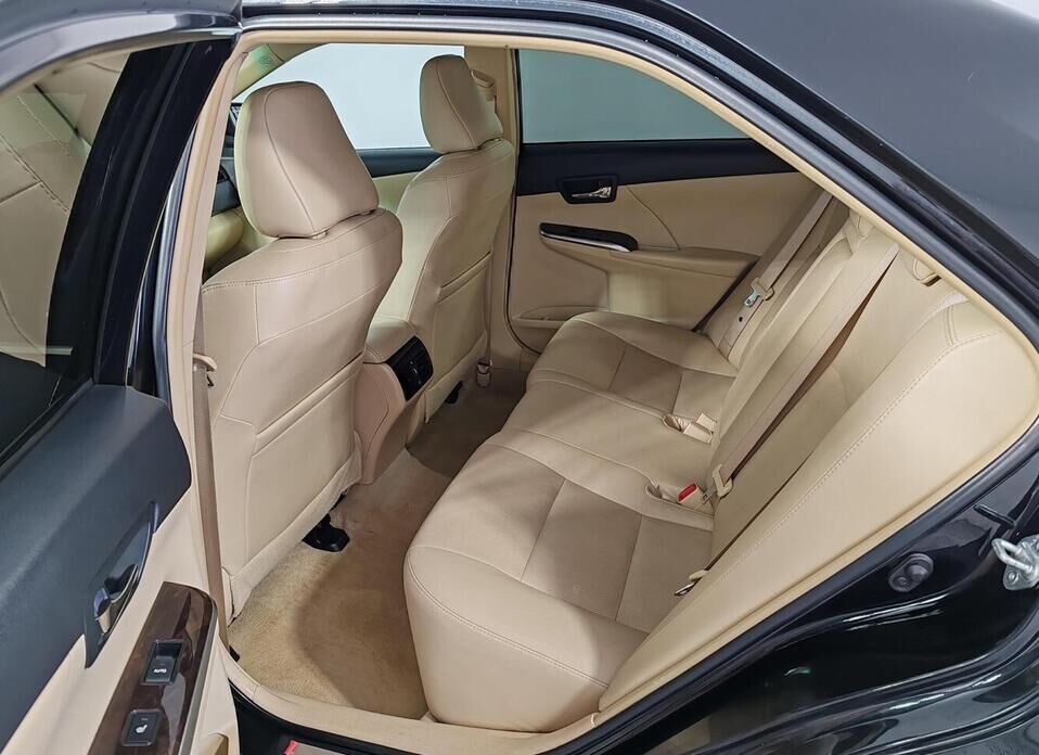 Toyota Camry 2.5 AT (181 л.с.)