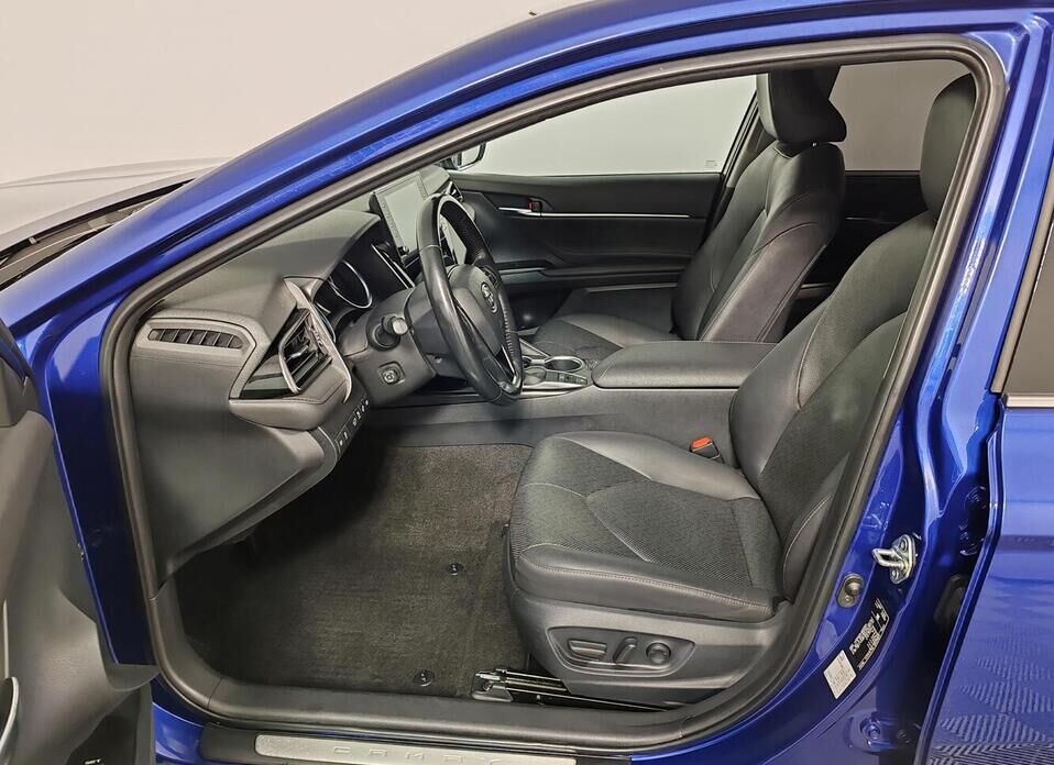 Toyota Camry 2.5 AT (200 л.с.)