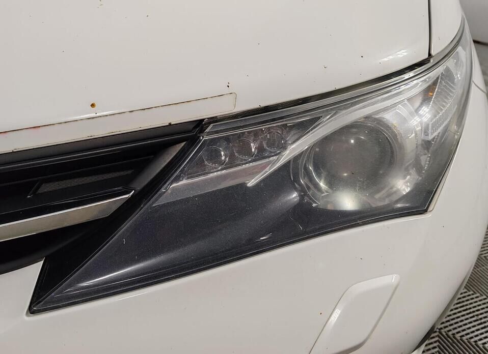 Toyota Auris 1.6 CVT (132 л.с.)