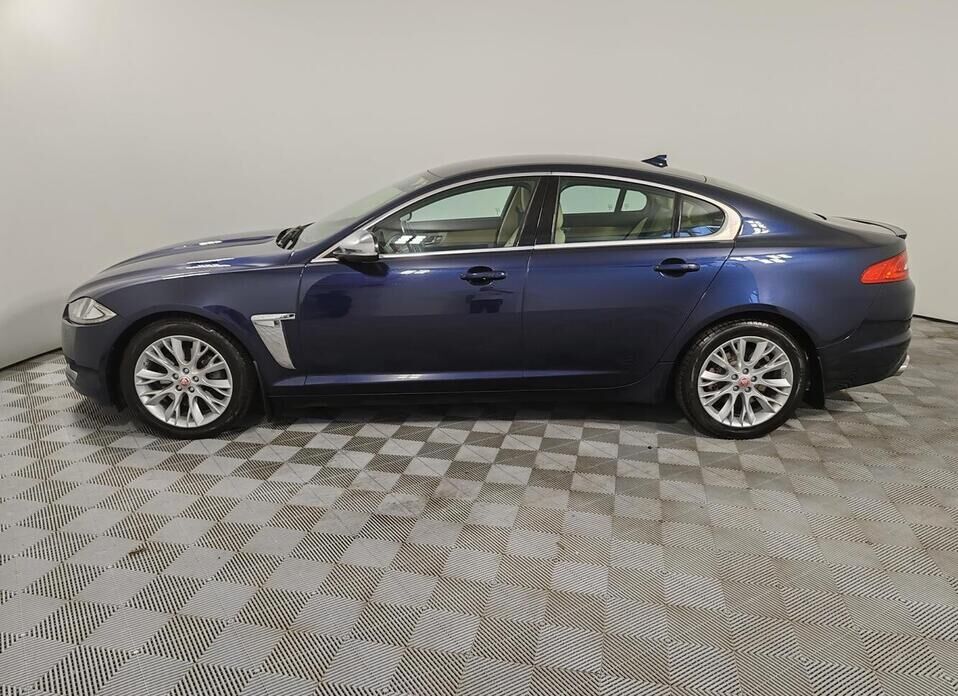 Jaguar XF 2.0 AT (240 л.с.)