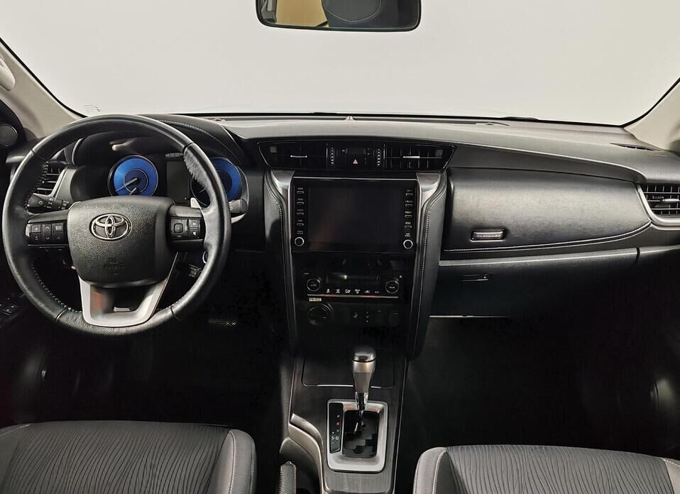 Toyota Fortuner 2.8d AT (200 л.с.) 4WD