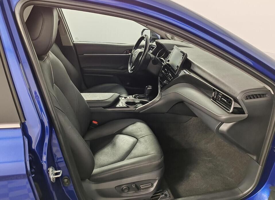 Toyota Camry 2.5 AT (200 л.с.)