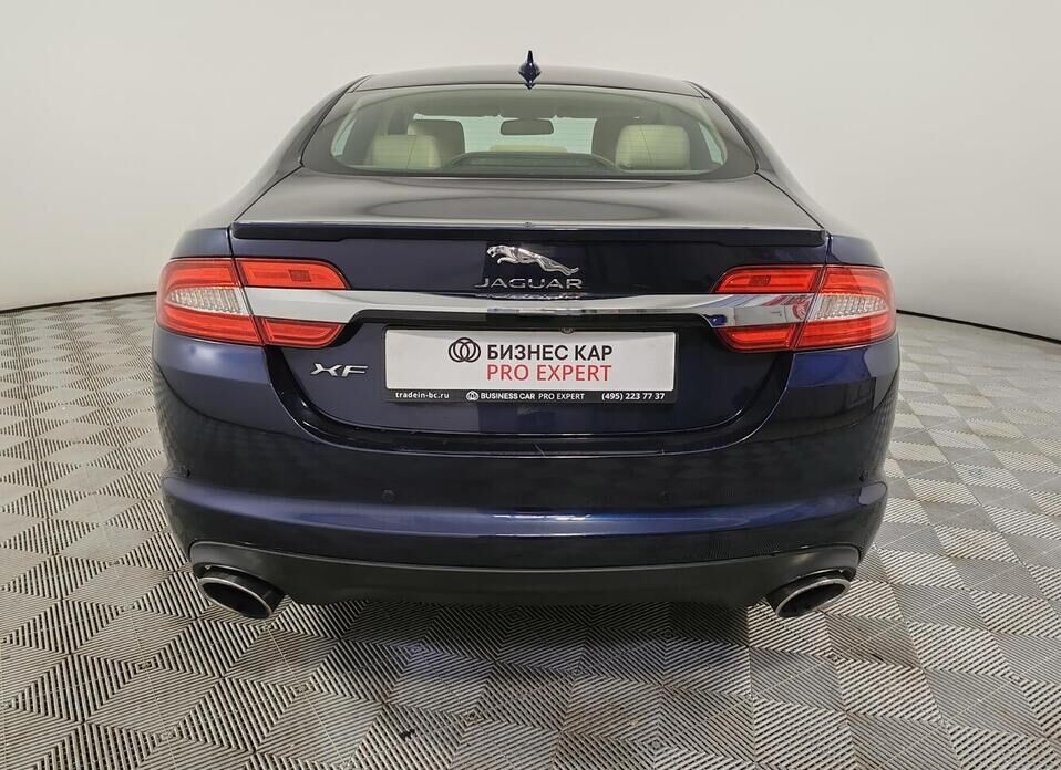 Jaguar XF 2.0 AT (240 л.с.)