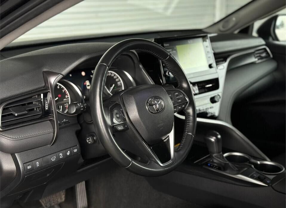 Toyota Camry 2.5 AT (200 л.с.)