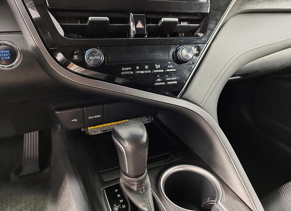 Toyota Camry 2.5 AT (200 л.с.)