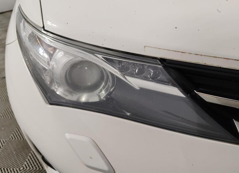 Toyota Auris 1.6 CVT (132 л.с.)