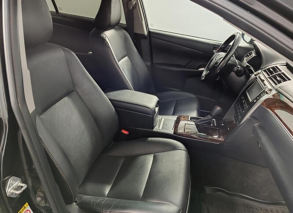 Toyota Camry 2.5 AT (181 л.с.)