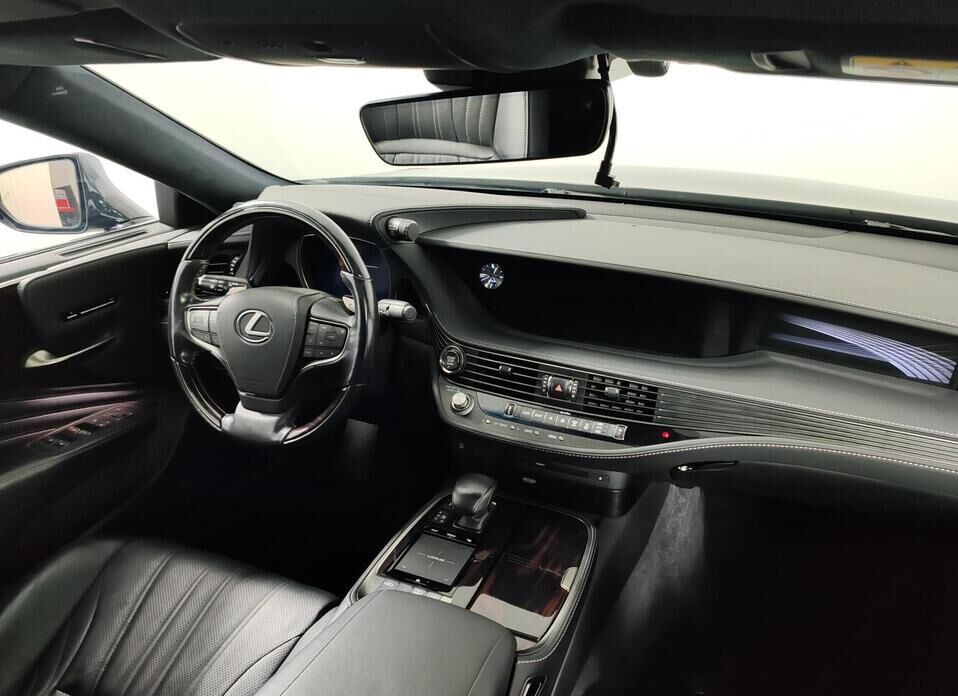Lexus LS 500 3.4 AT (421 л.с.) 4WD
