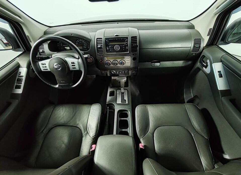 Nissan Navara (Frontier) 2.5d AT (174 л.с.) 4WD