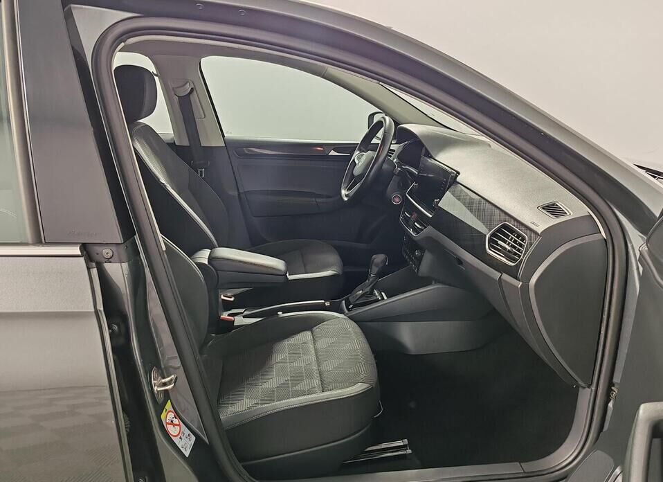 Volkswagen Polo 1.6 AT (110 л.с.)