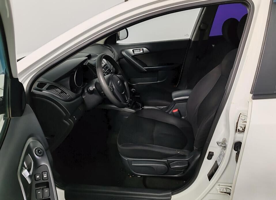 Kia Cerato 5-speed 1.6 MT (126 л.с.)