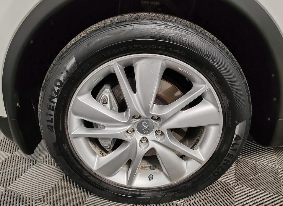 Infiniti FX FX37 3.7 AT (333 л.с.) 4WD