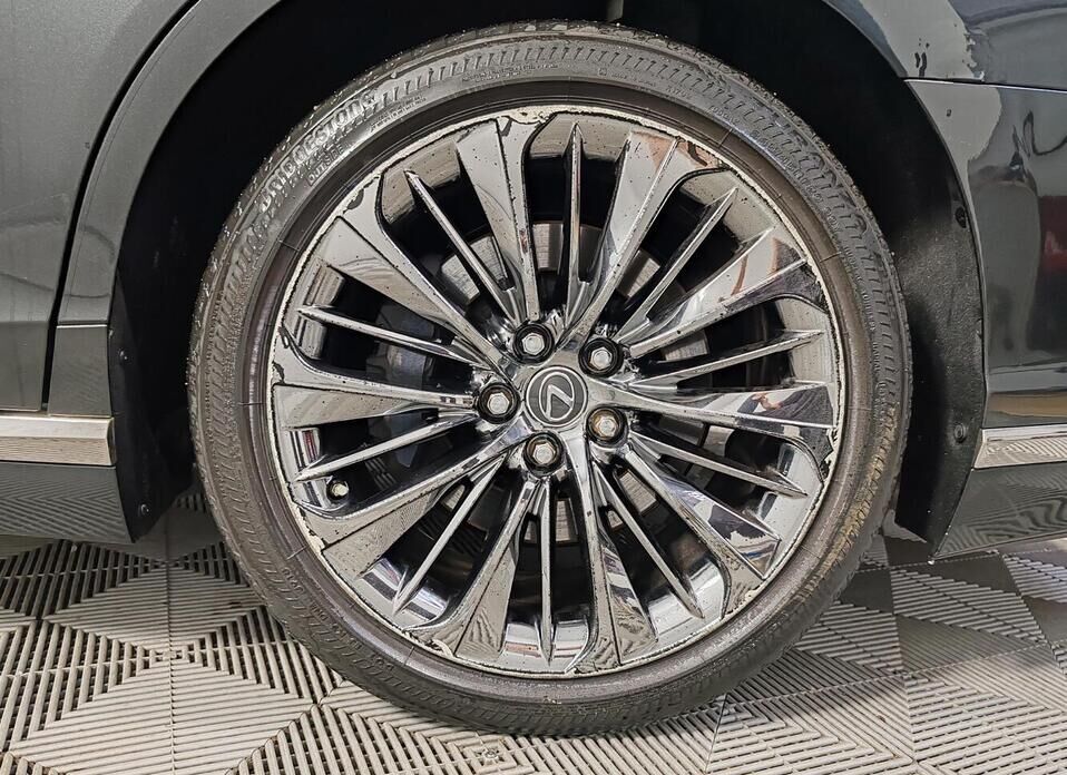 Lexus LS 500 3.4 AT (421 л.с.) 4WD