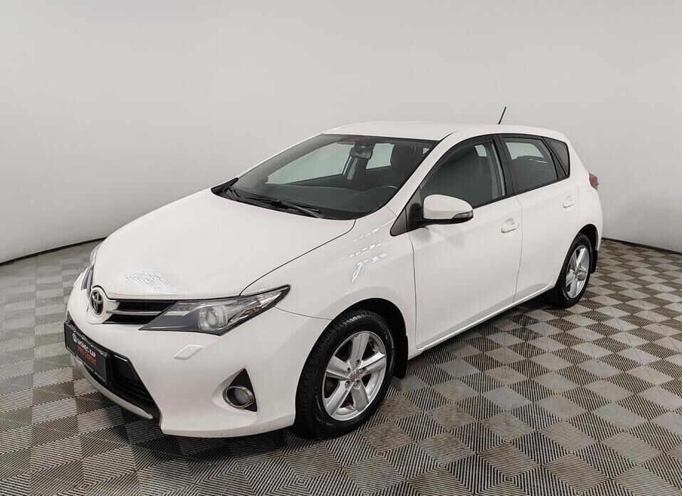 Toyota Auris 1.6 CVT (132 л.с.)