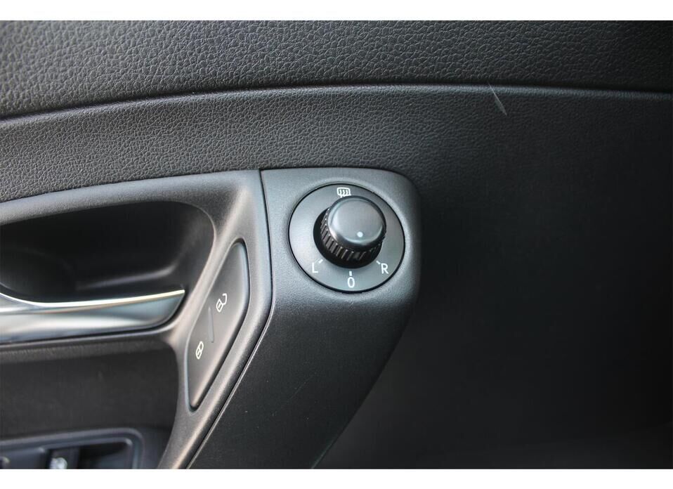 Volkswagen Polo 1.6 AT (105 л.с.)