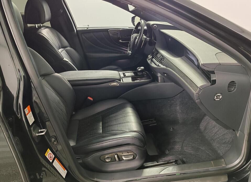 Lexus LS 500 3.4 AT (421 л.с.) 4WD