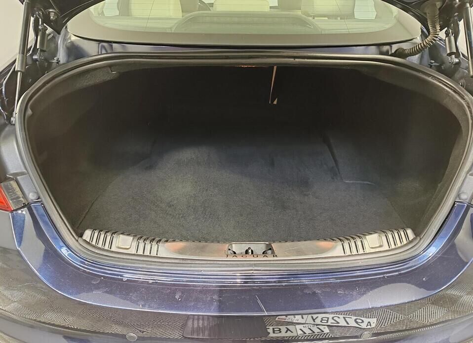 Jaguar XF 2.0 AT (240 л.с.)