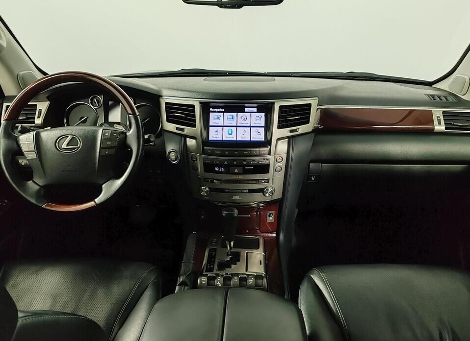 Lexus LX 570 5.7 AT (367 л.с.) 4WD