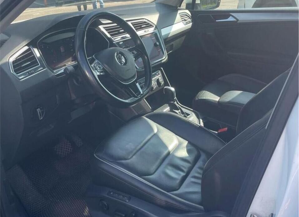 Volkswagen Tiguan 2.0 AMT (180 л.с.) 4WD