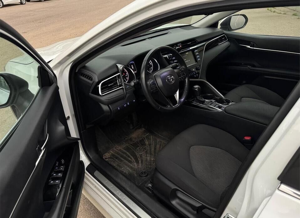 Toyota Camry 2.5 AT (181 л.с.)