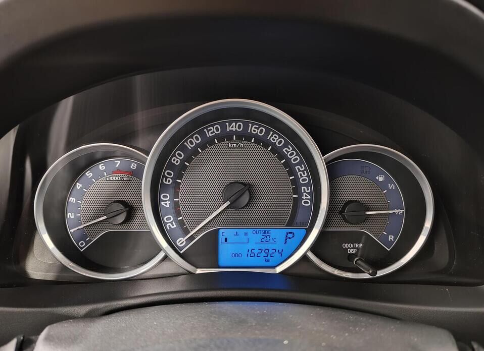 Toyota Auris 1.6 CVT (132 л.с.)
