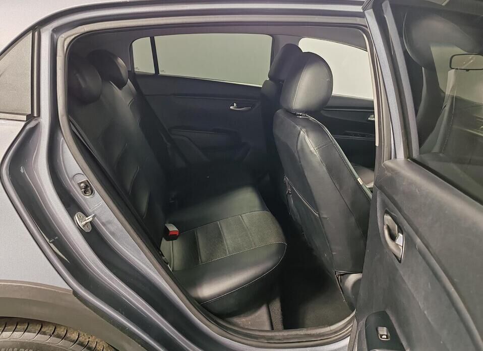 Kia Rio X-Line 1.6 AT (123 л.с.)